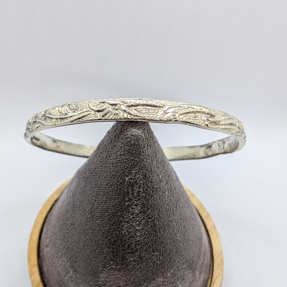 Mexico Silver Bangle With Leaf Design - Picture 2 of 12